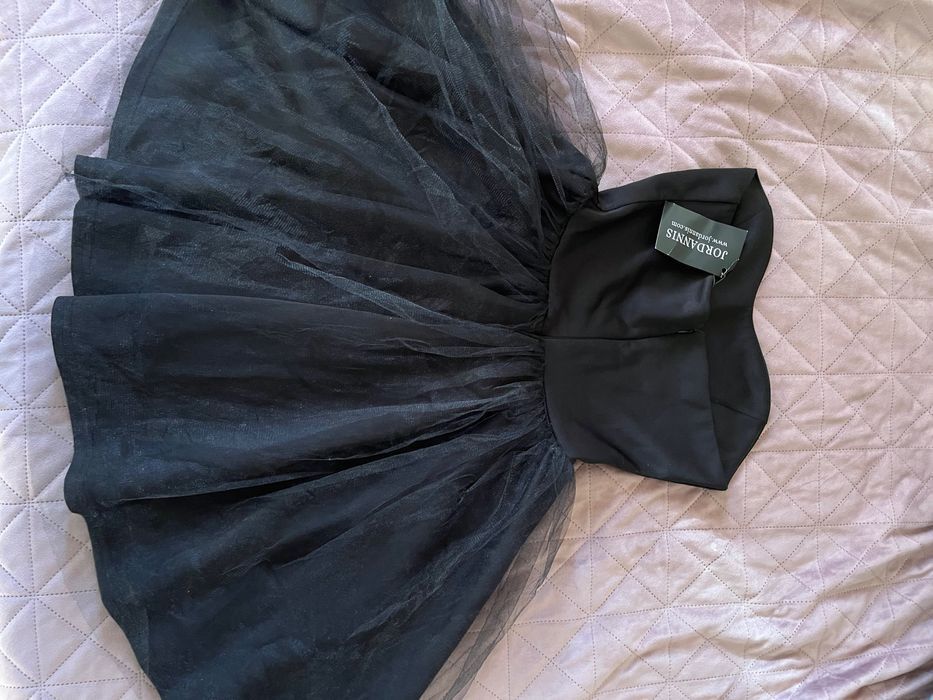 Елегантна черна рокля