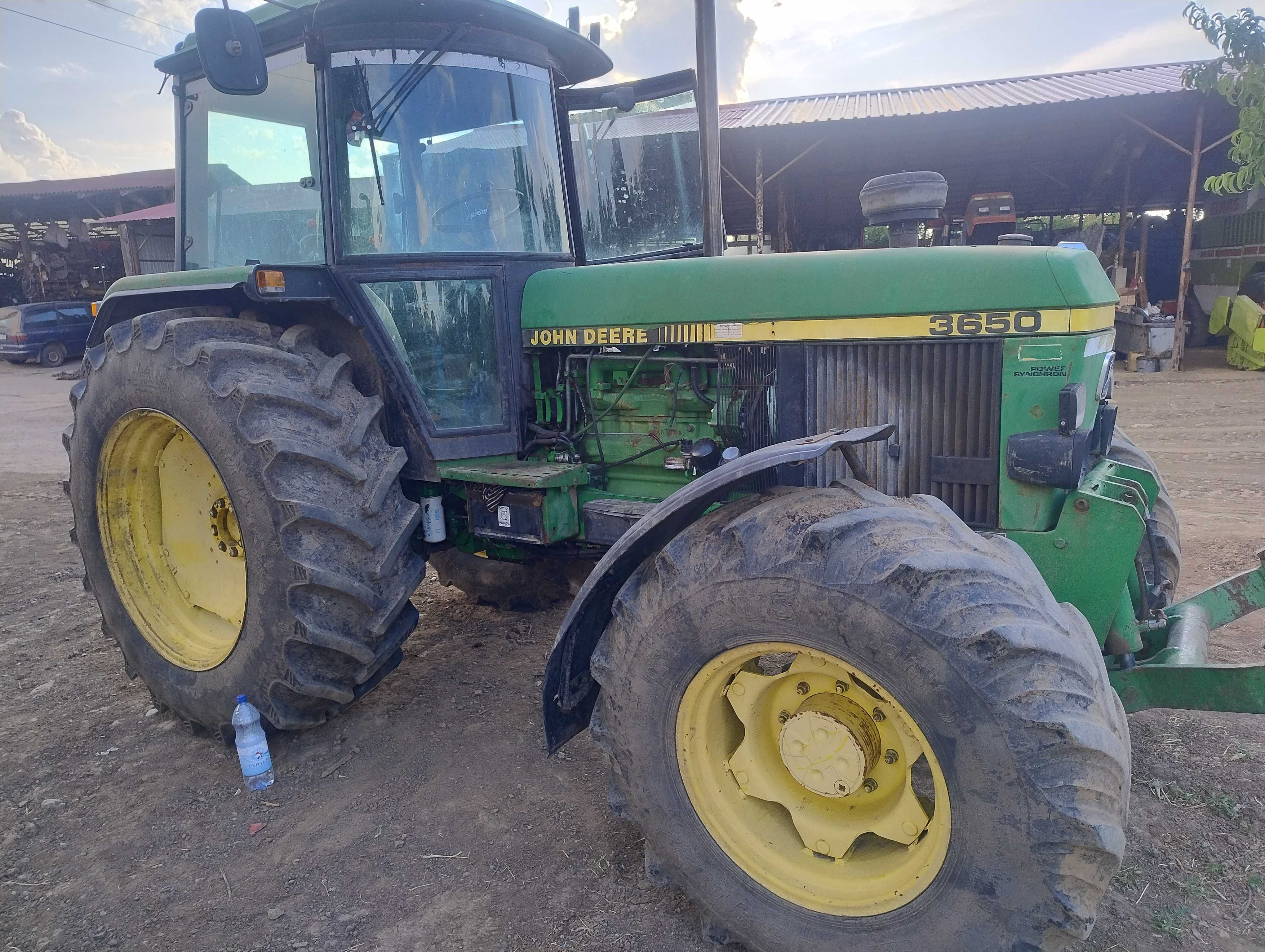 Vând urgent tractor John Deere 3650