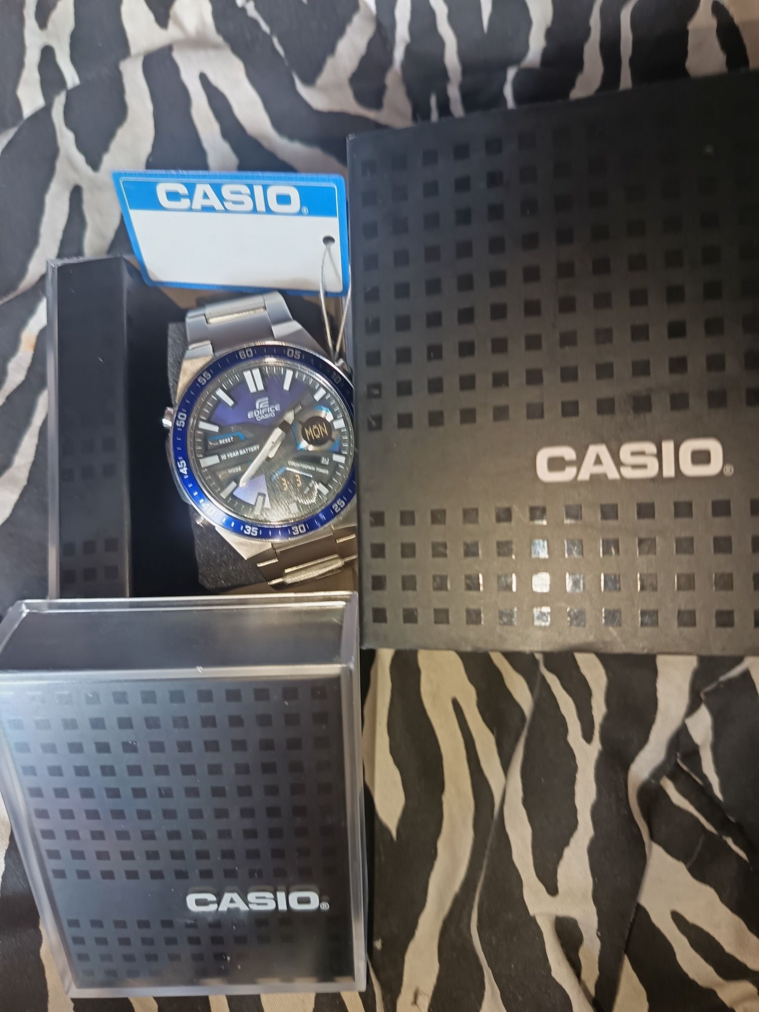 Часовник CASIO Чисто нов