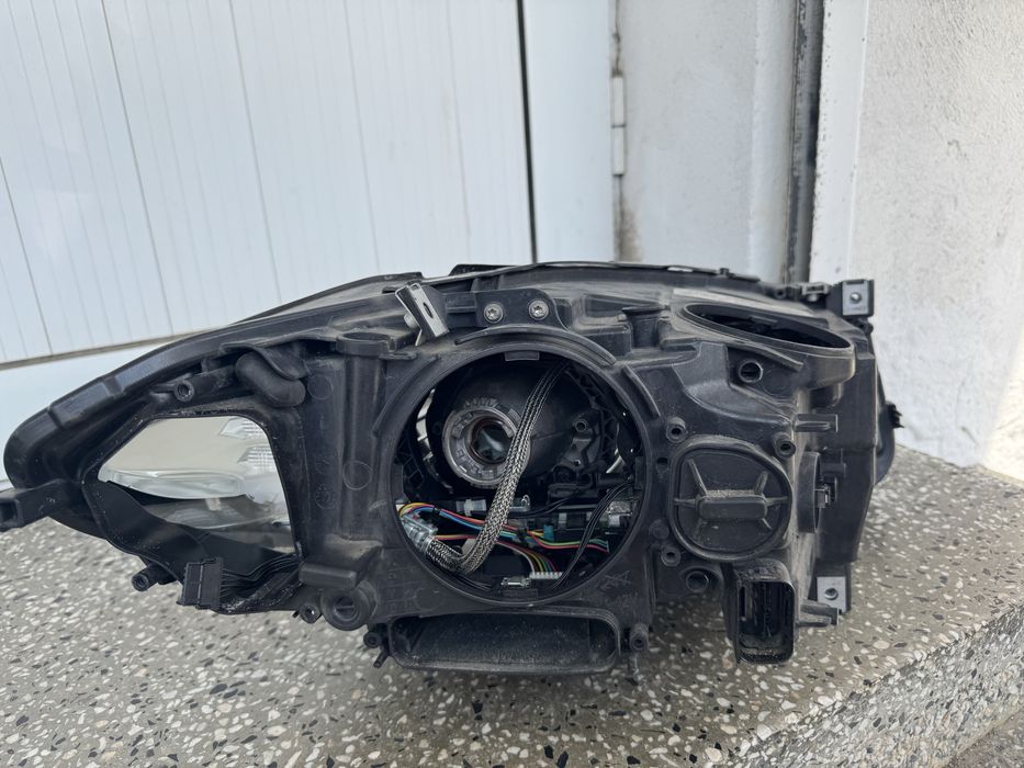 Адаптивни завиващи фарове за BMW f10/11