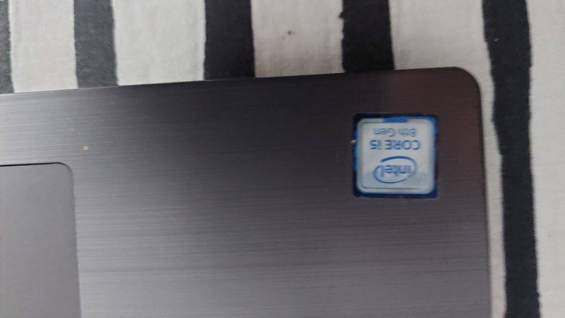 Laptop Lenovo v330- 15ikb