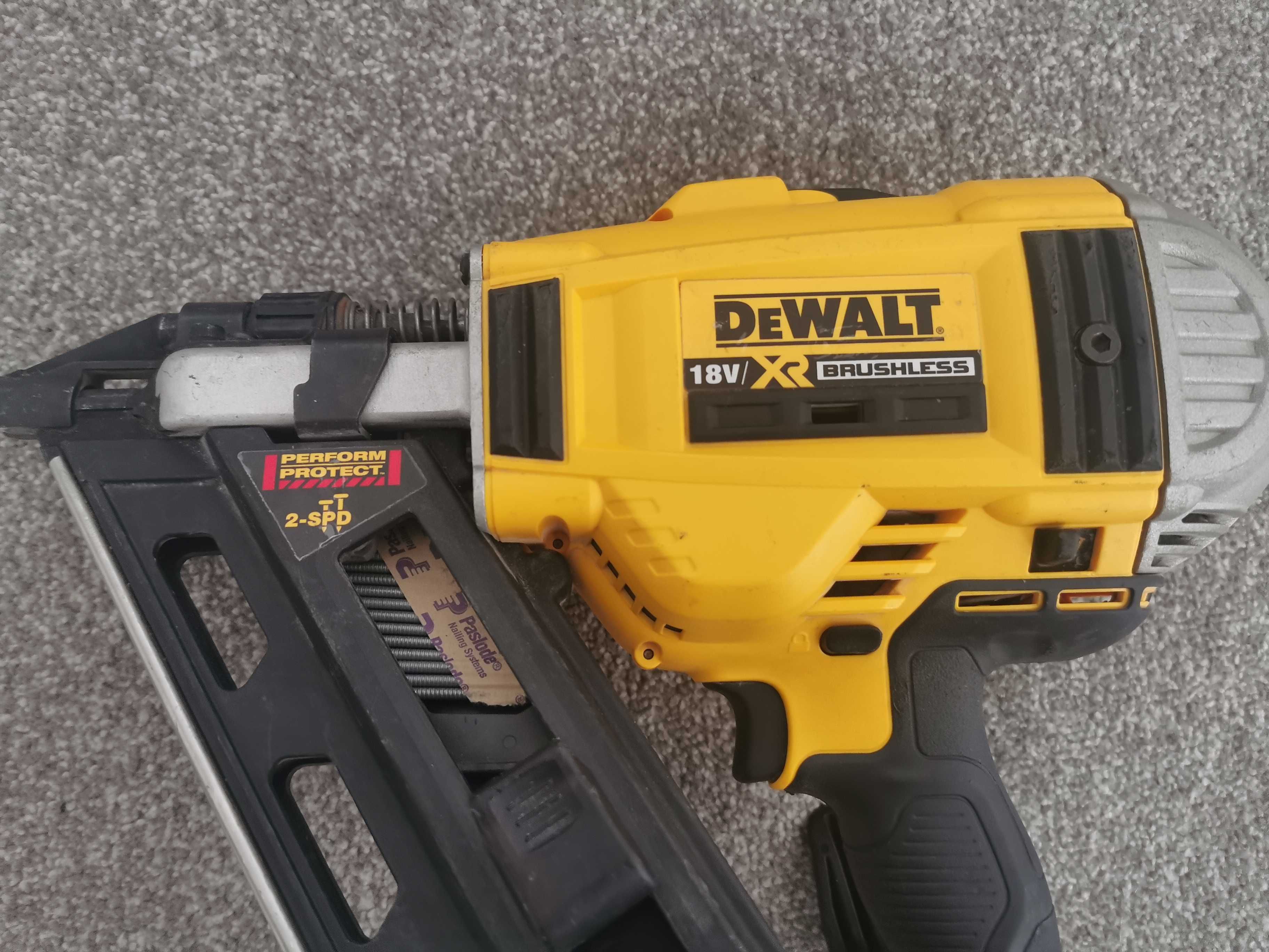 Такер  Пистолет безчетков за пирони 9см Девалт DEWALT DCN692 Type 3