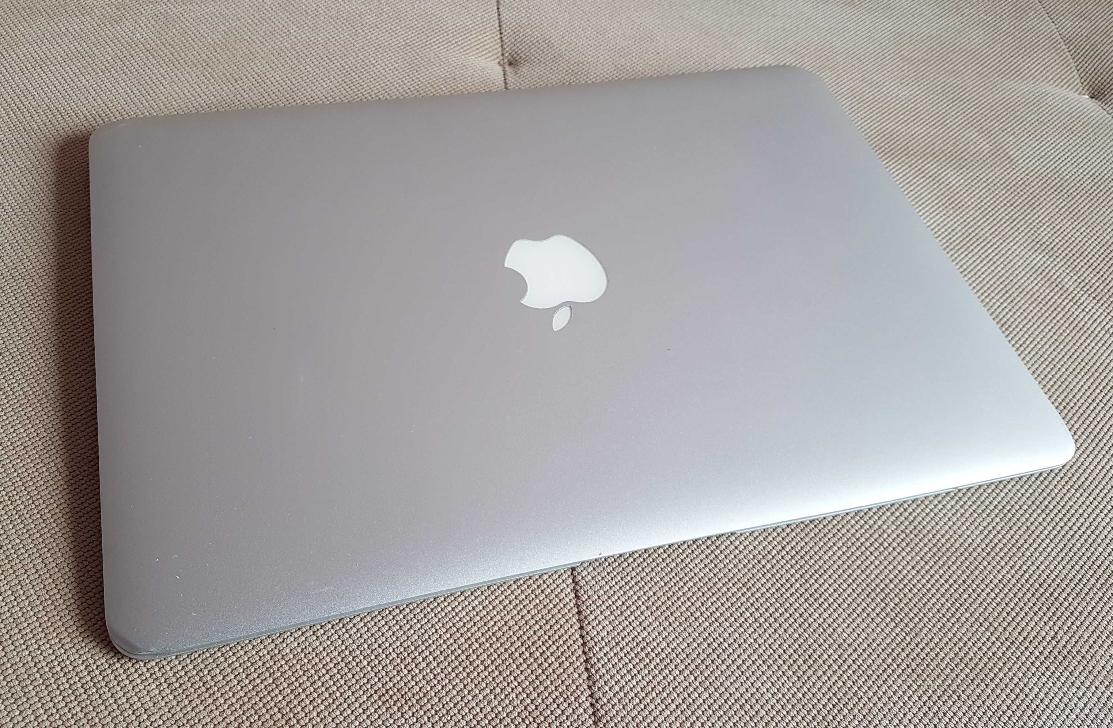 Laptop Macbook Air 13" 2014, i5, 4 GB RAM, SSD 128 GB, taste luminate