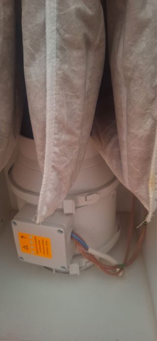 Birou de manichiura cu aspirator incorporat