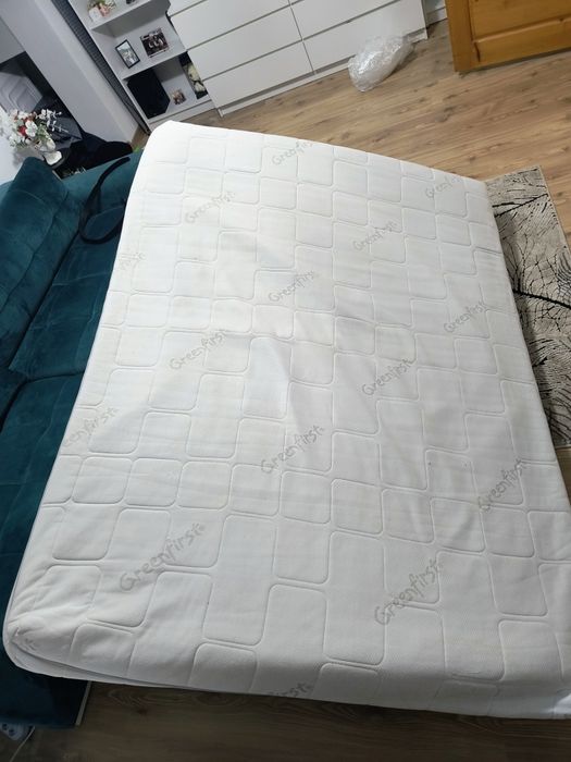 Vând saltea de pat 200x140