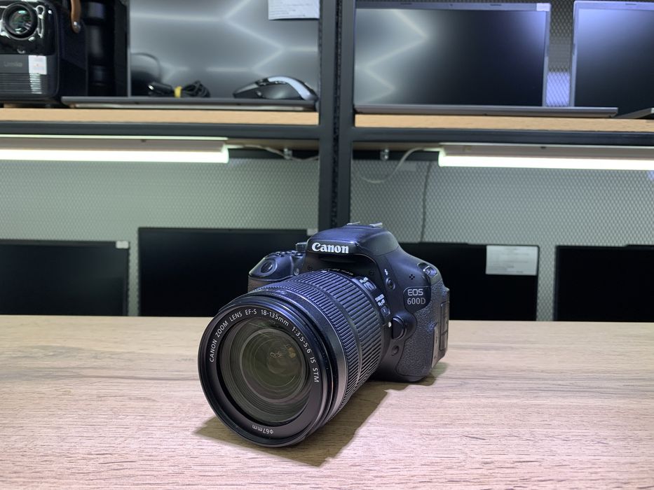 Фотоаппарат Canon EOS 600D, EFS 18-135 mm, флешка 64 ГБ, 1198/А10