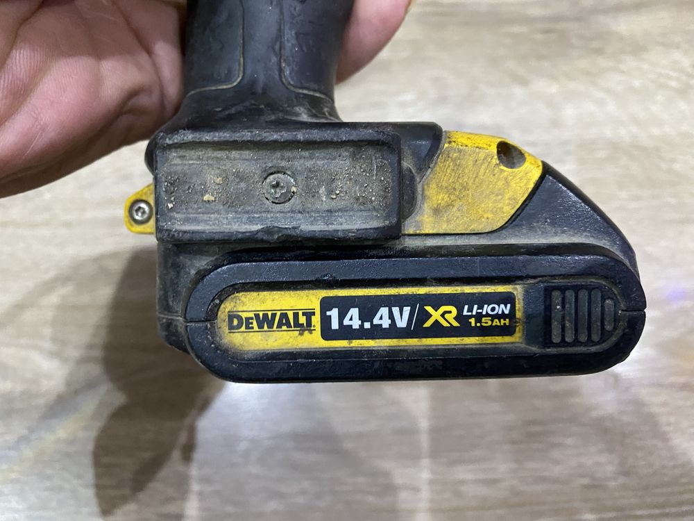 * DeWalt ударный шуруповерт оригинал (требуется мелкий ремонт)