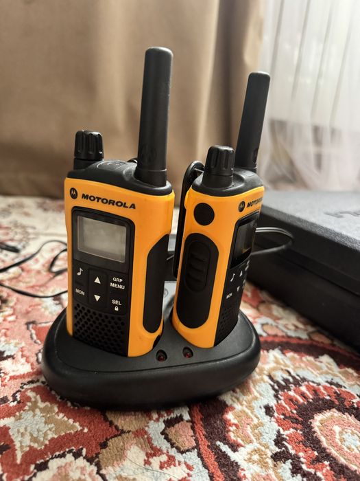 Рация  motorola t80 extreme