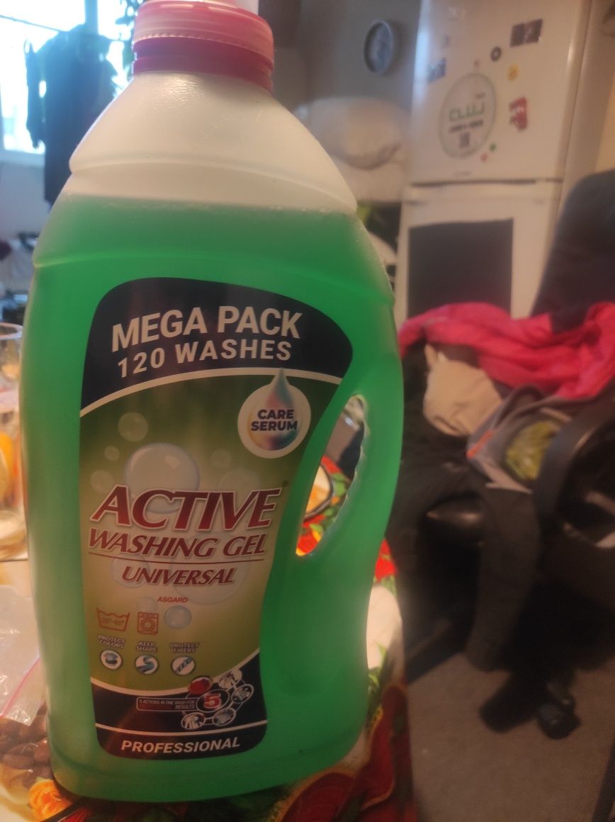 Vând detergent lichid pentru automatic