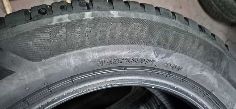 anvelope Bridgestone all season 205/60/16 m&s iarna