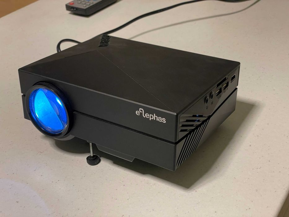 Малък лед проектор