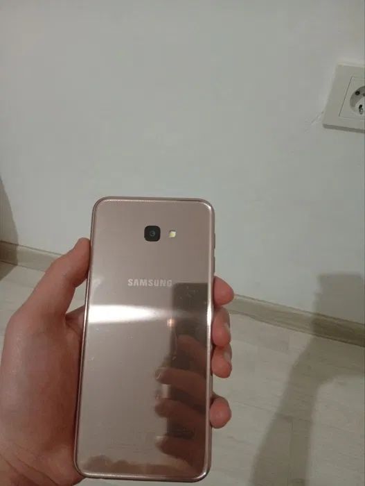 Продам свой Samsung J4 Plus 32gb Gold в идеальном состаяние