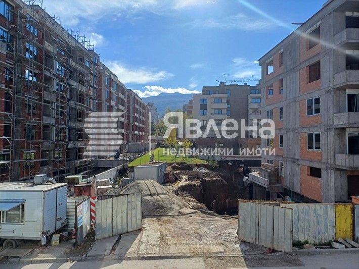 Продава се Тристаен апартамент в София, Малинова долина - 95 кв.м за 1948 €/кв.м - Снимка #4