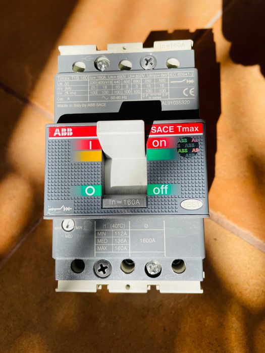 Intrerupator automat (disjunctor - usol) Compact NS100 H, TM63D.