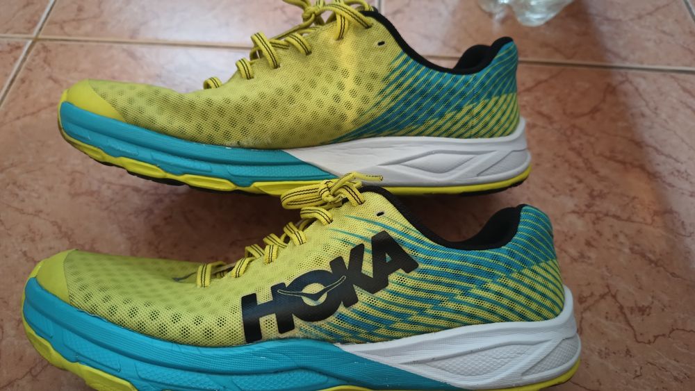 Adidași HOKA one one pentru alergare