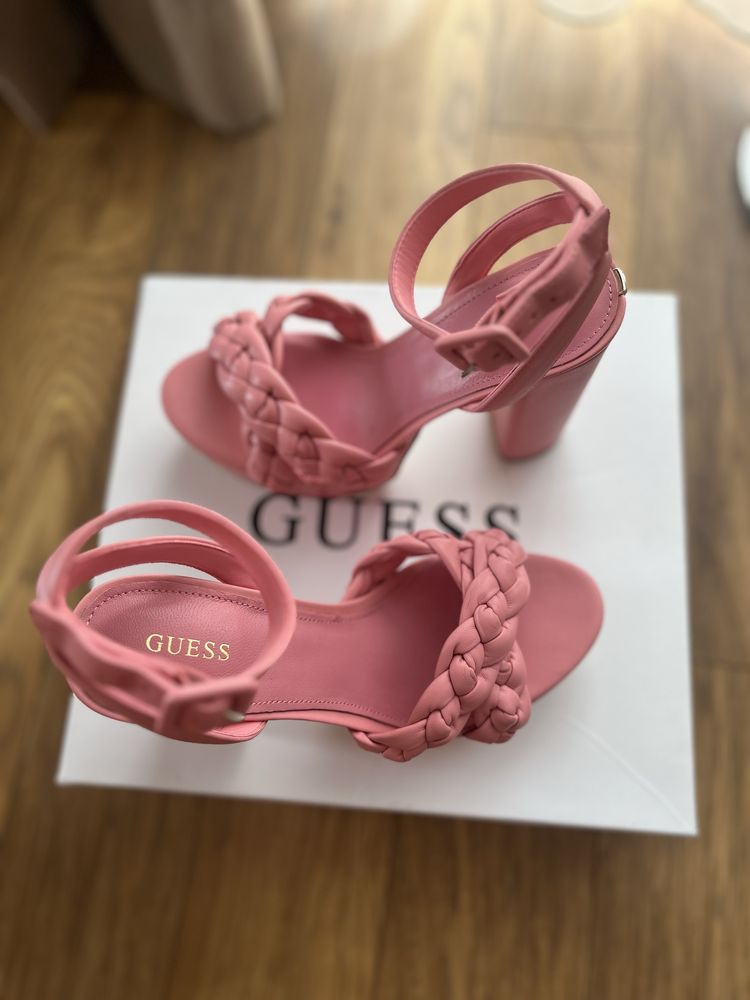 Дасмки сандали Guess