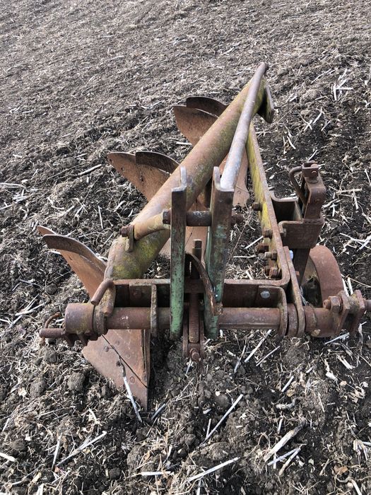 Plug pe teava romanesc si piesa pentru plug