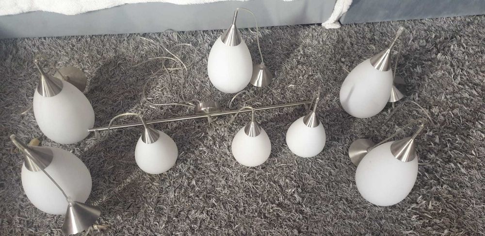 Corp de iluminat 1 bucata cu trei becuri si inca 5 cu un bec