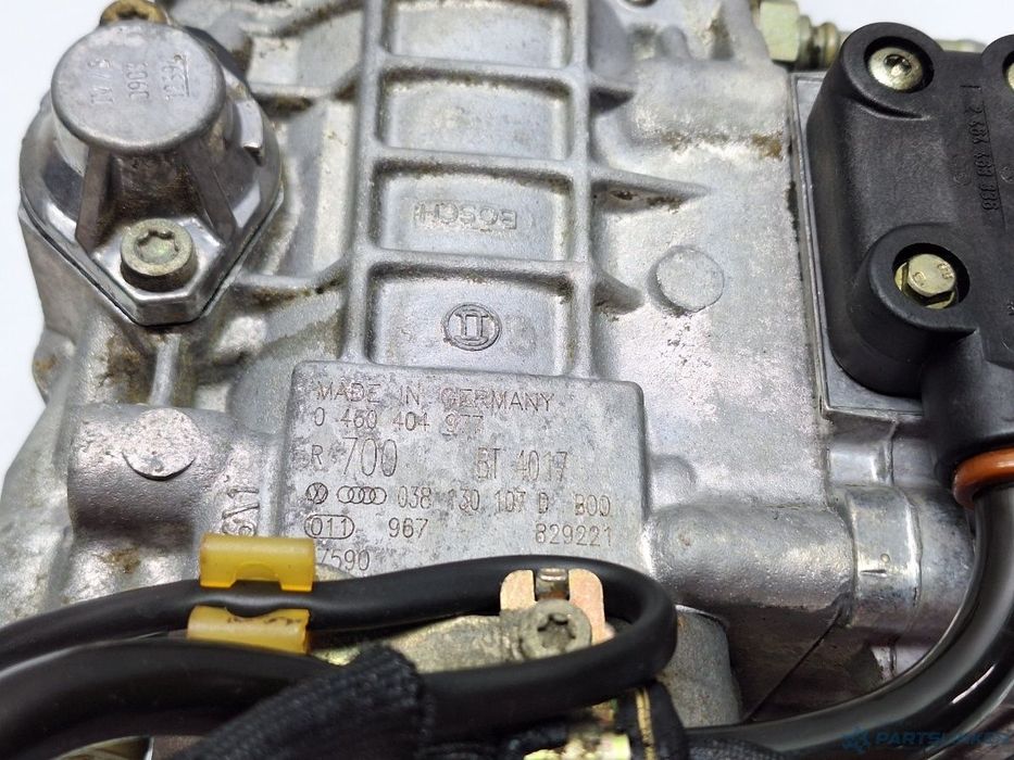Pompa de injectie VOLKSWAGEN BORA (1J2) [ 1998 - 2013 ] TDI (AGR, ALH) 66KW|90HP BOSCH 0460404977 OEM 038130107D