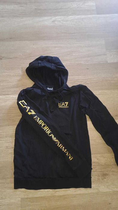 Оригинално худи на EA7