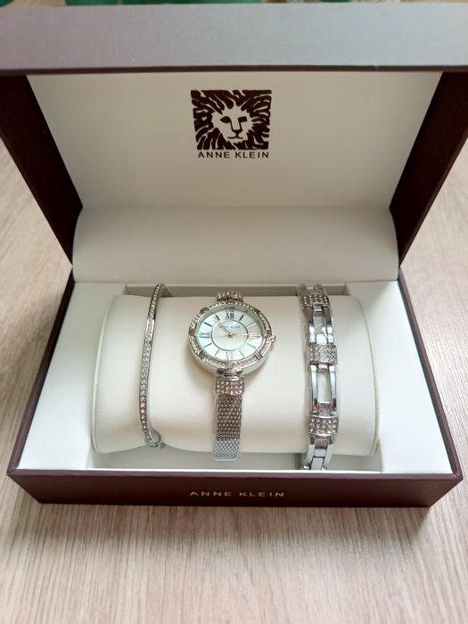 Женские наручные часы ANNE KLEIN