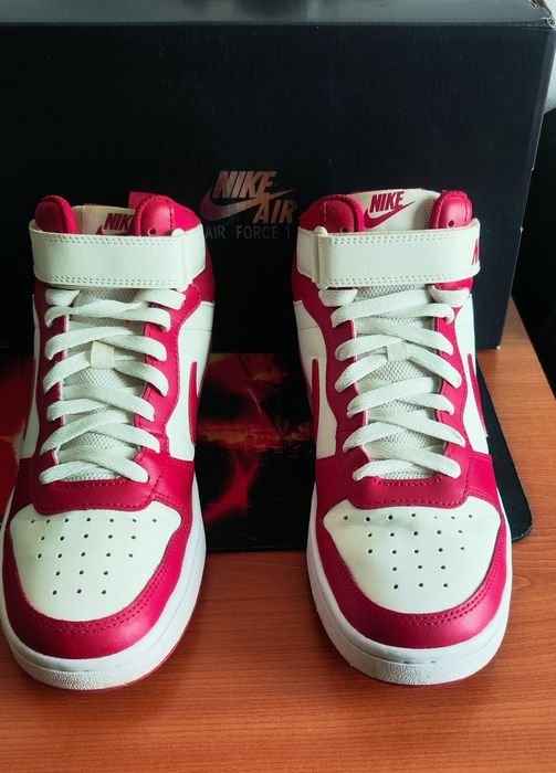 Vând Pantofi sport Nike Court Borough Mid