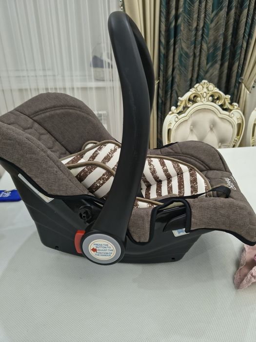 Автокресло         .