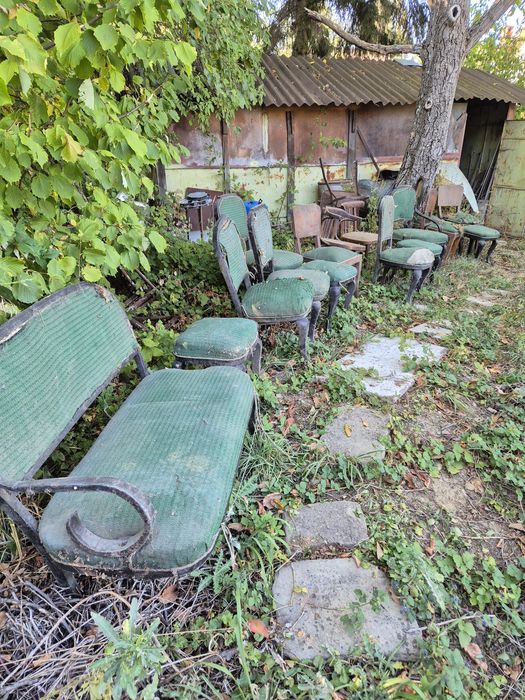 Ретро, антикварни столове, табуретки и диван на над 100 години