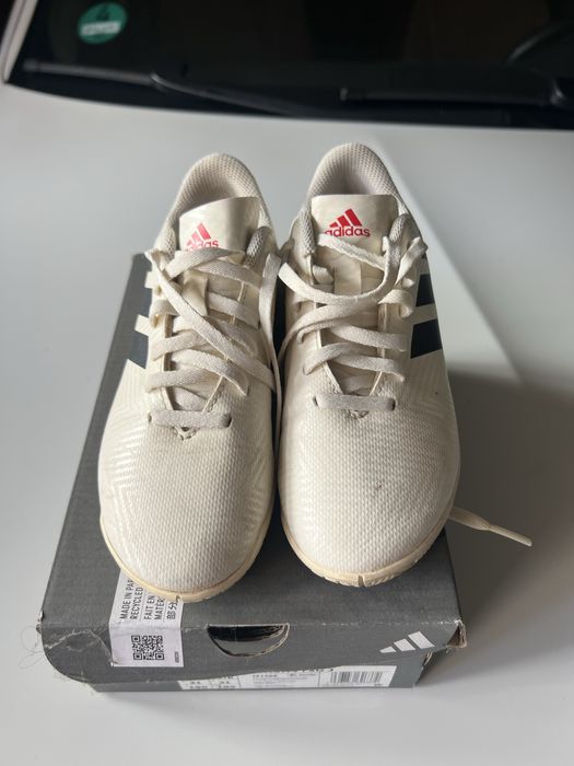 Adidas Nemeziz fotbal sala