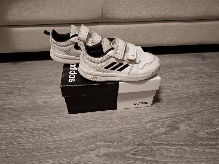 Детски Обувки Adidas Tensaur, номер 26