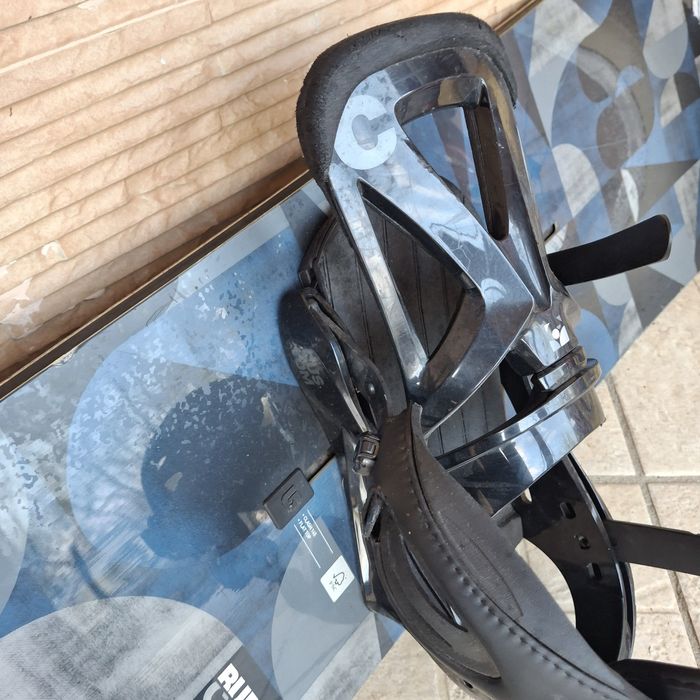 Placa snowboard Burton Channel 145 + legaturi Burton EST