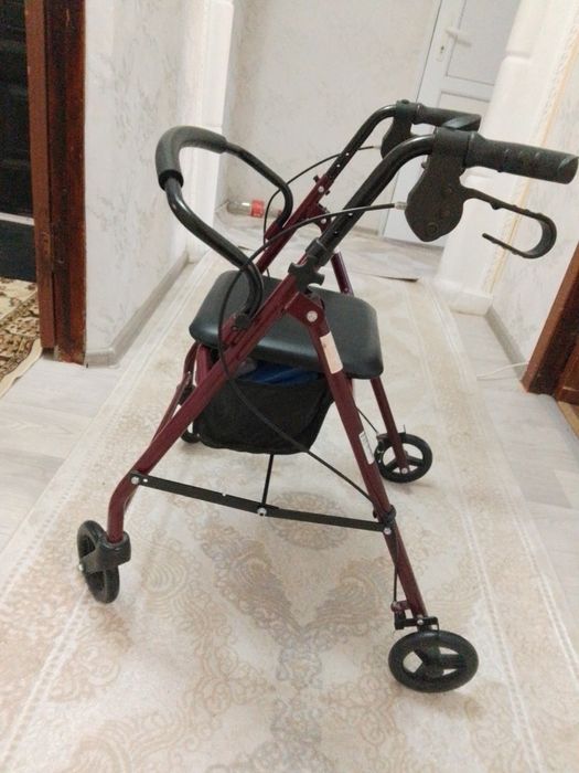 Ходунок с сидением