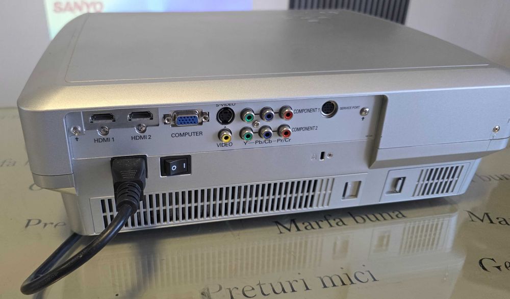 Videoproiector Sanyo PLV-Z5 - perfect functional