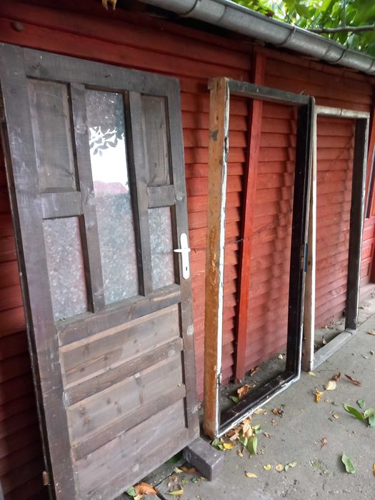 Vand 2 usi de lemn stare foarte buna cu tot cu tocurii