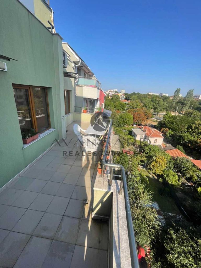 Продава се Тристаен апартамент в Пловдив, Кючук Париж - 101 кв.м за 1981 €/кв.м - Снимка #8
