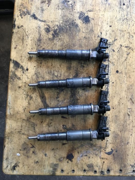 INJECTOARE Renault Trafic 2.0dci 114cp/Opel Vivaro 2.0dci 114cp M9R