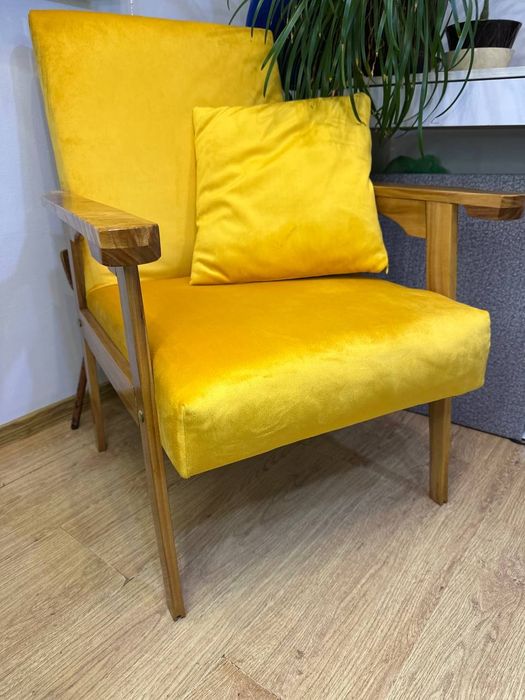 Яркое кресло в стиле СССР