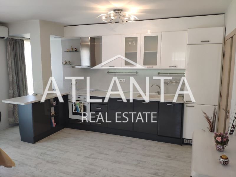 Продава се Двустаен апартамент в Варна, Център - 73 кв.м за 3144 €/кв.м - Снимка #2