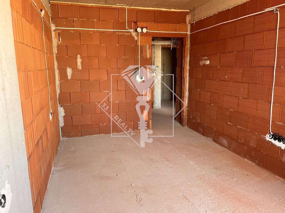 Продава се Двустаен апартамент в Пловдив, Южен - 65 кв.м за 1231 €/кв.м - Снимка #2