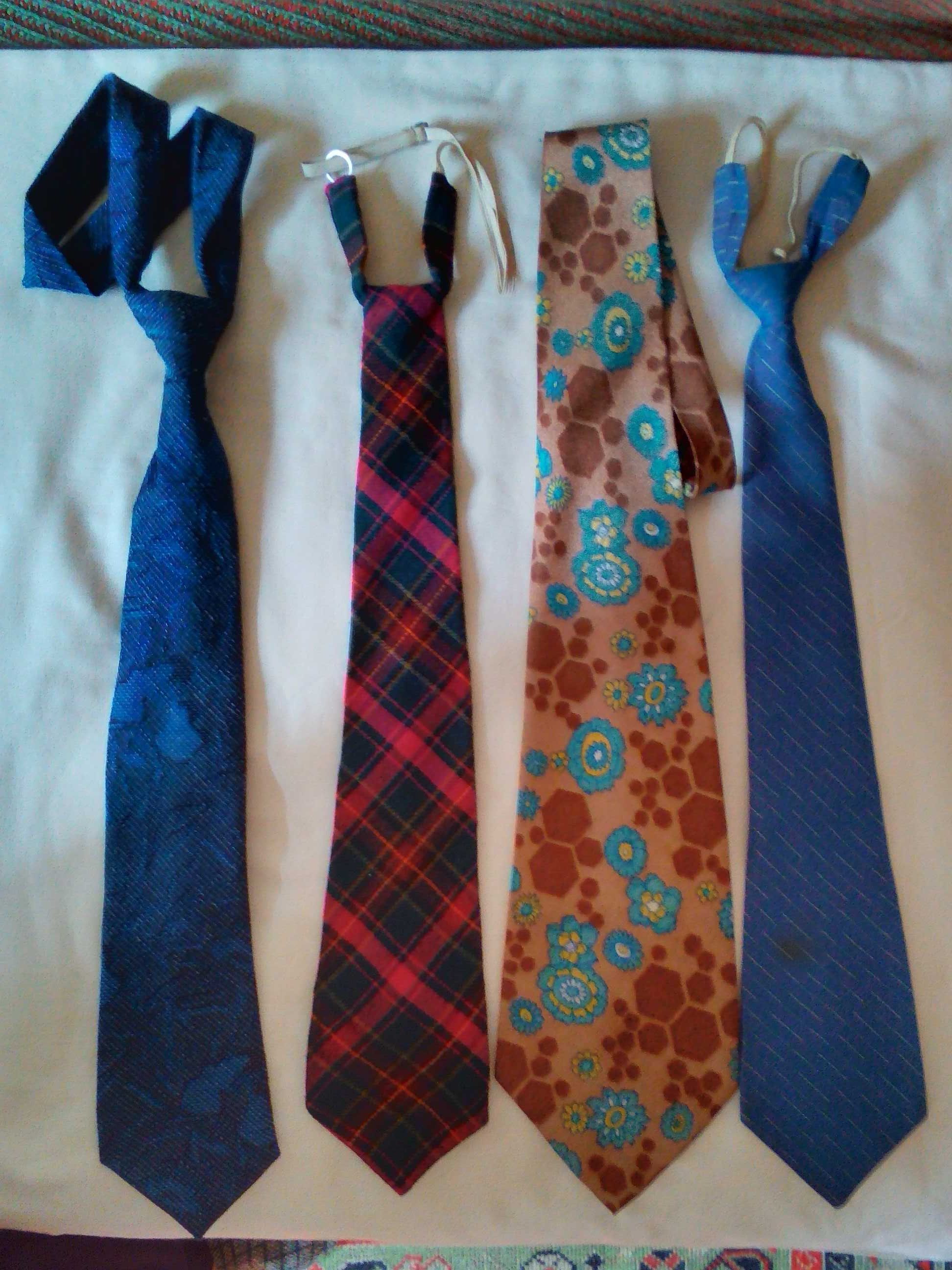 продавам неупотребявани вратовръзки всяка по 3 лв.