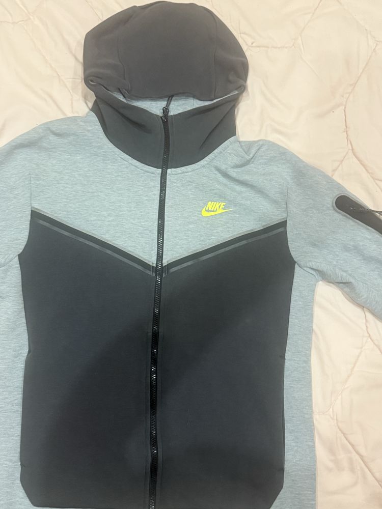 Оригинален спортен екип Nile Tech fleece S р-р лимитирана серия ,