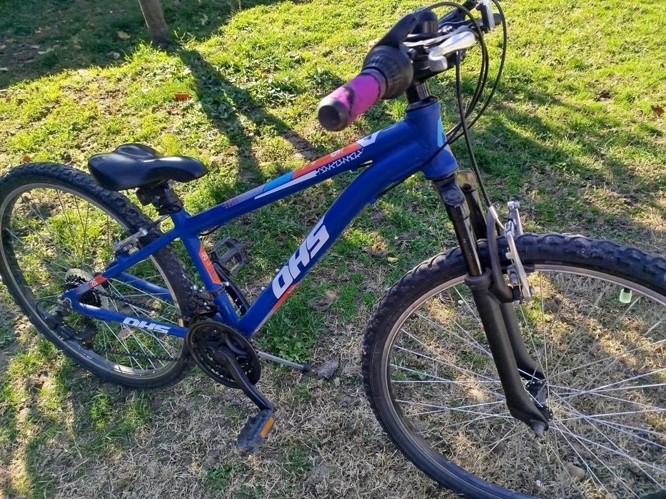 Vand bicicleta DHS pe 26 inch in stare impecabila, culoare albastru.