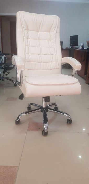 Офисное кресло Born