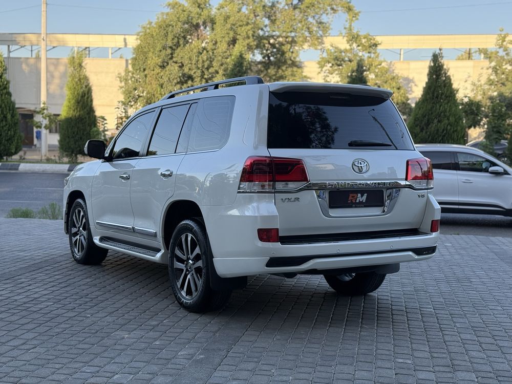 Toyota Land Cruiser 200 4.6 V8 full