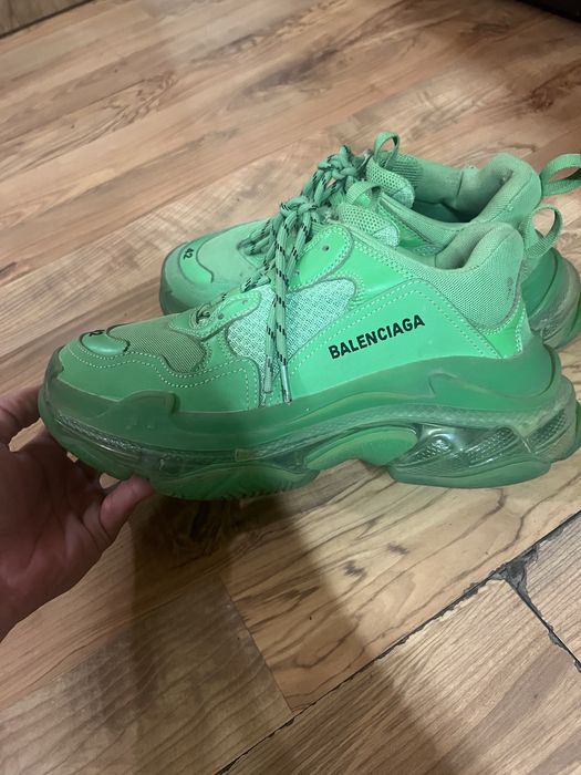 Balenciaga triple s neon legit