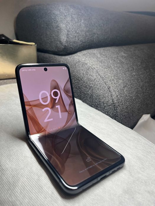 Motorola Razr 50 256 GB, 8 Gb Ram NOU