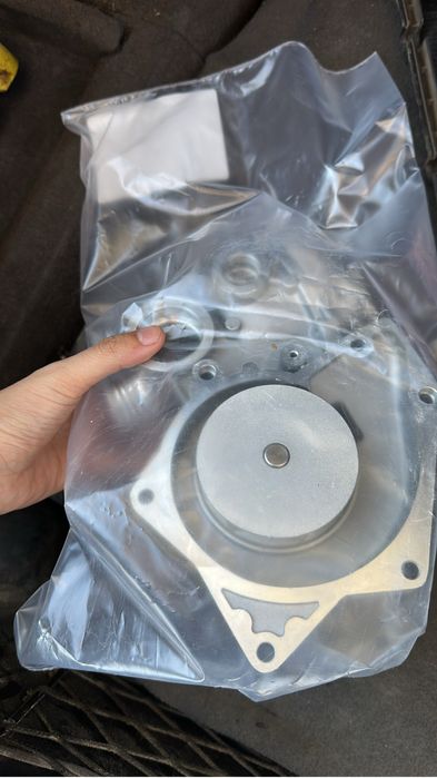 Помпа ,насос на Бмв