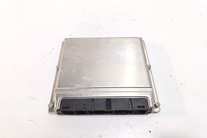 Calculator motor ECU A6111537879 Mercedes-Benz C-Class W203