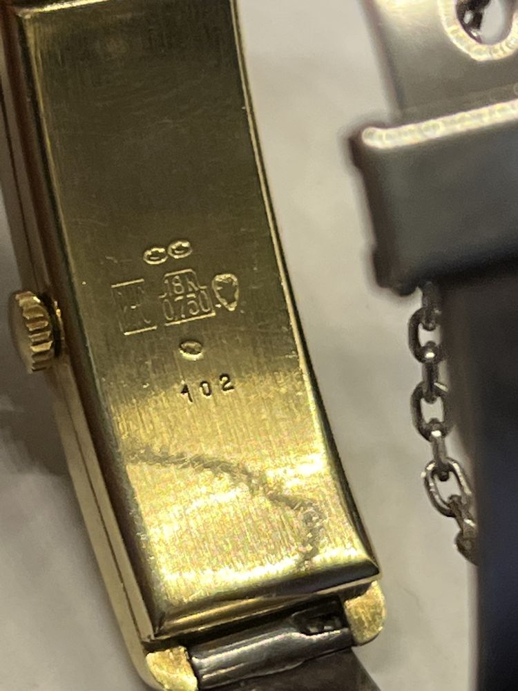 Ceas din aur de 18 k,mecanic , carcasa curbata.