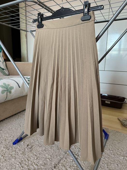 Юбка плиссе, джинсы скинни, рубашка белая